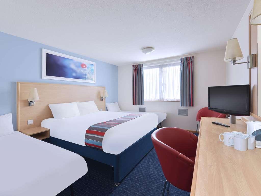 Travelodge Lutterworth Лестър Стая снимка